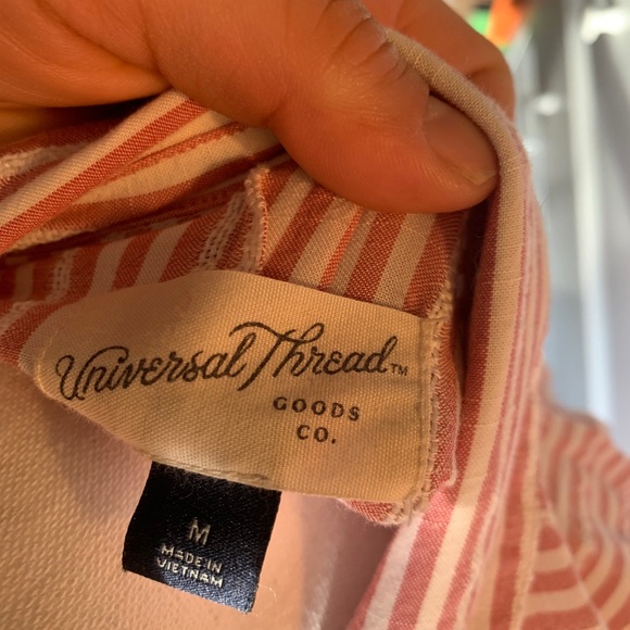 Universal Thread shirt - Picture 2 of 2